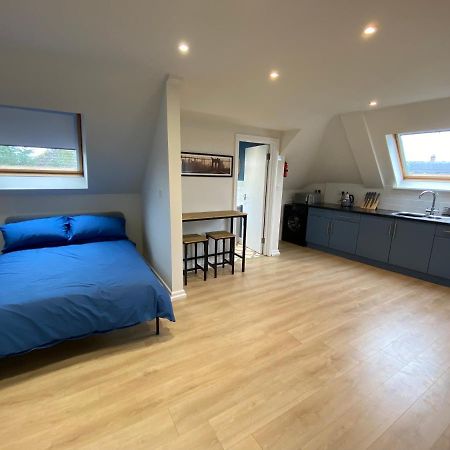 Lovely Spacious Loft Close To Train Station Worthing Esterno foto