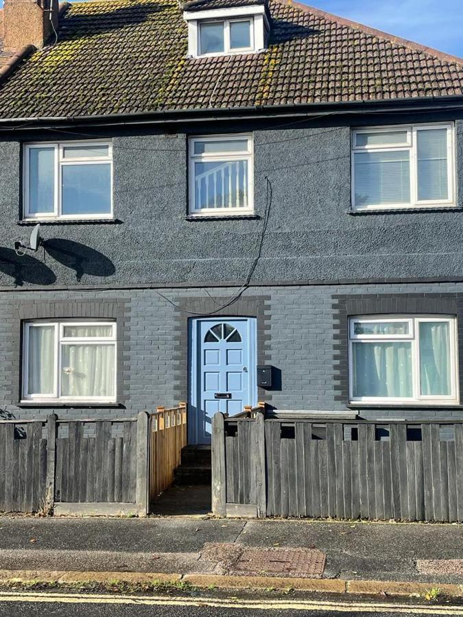 Lovely Spacious Loft Close To Train Station Worthing Esterno foto