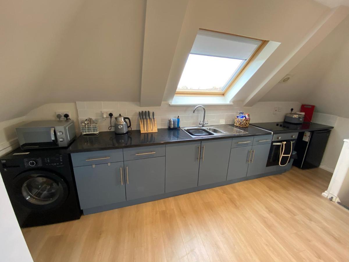 Lovely Spacious Loft Close To Train Station Worthing Esterno foto