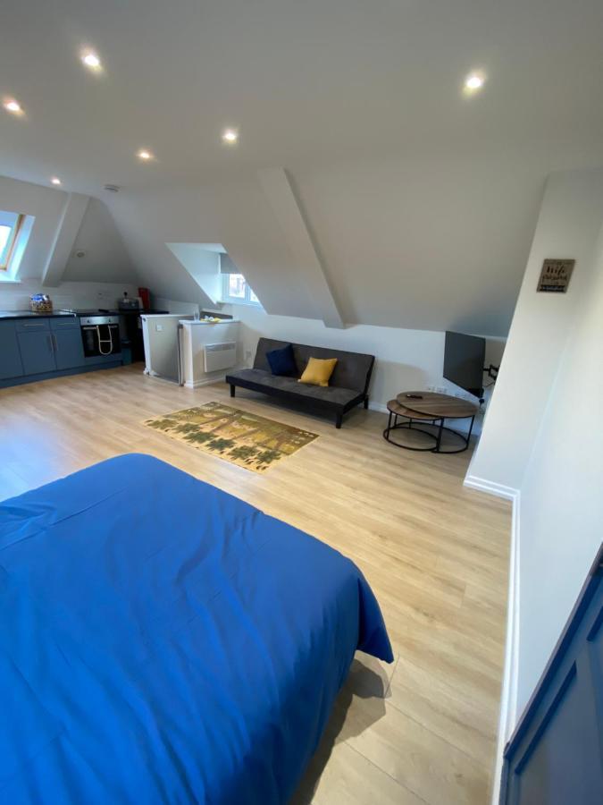 Lovely Spacious Loft Close To Train Station Worthing Esterno foto