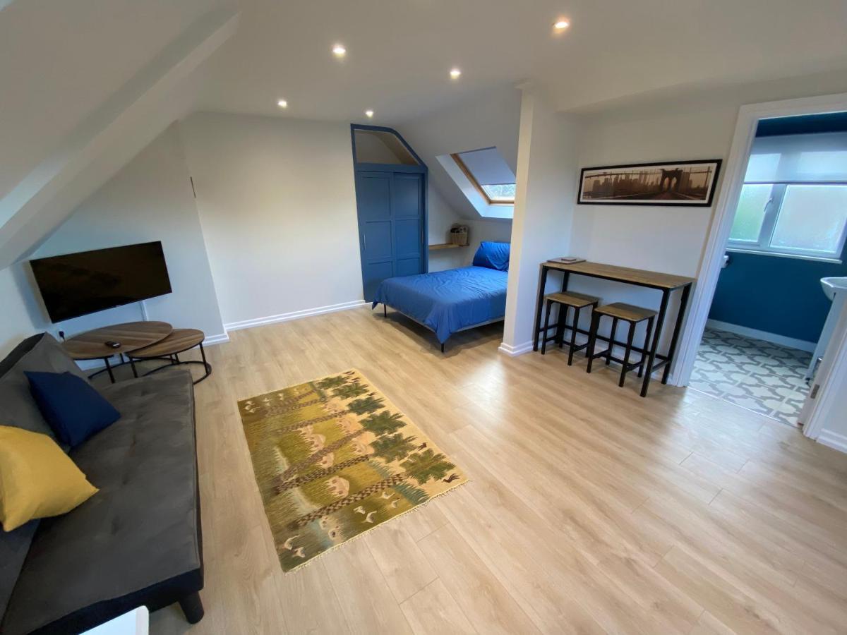 Lovely Spacious Loft Close To Train Station Worthing Esterno foto