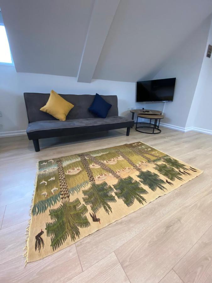 Lovely Spacious Loft Close To Train Station Worthing Esterno foto