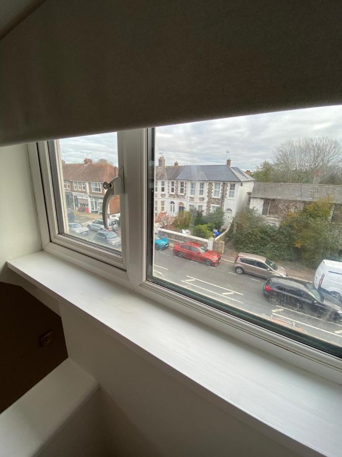 Lovely Spacious Loft Close To Train Station Worthing Esterno foto